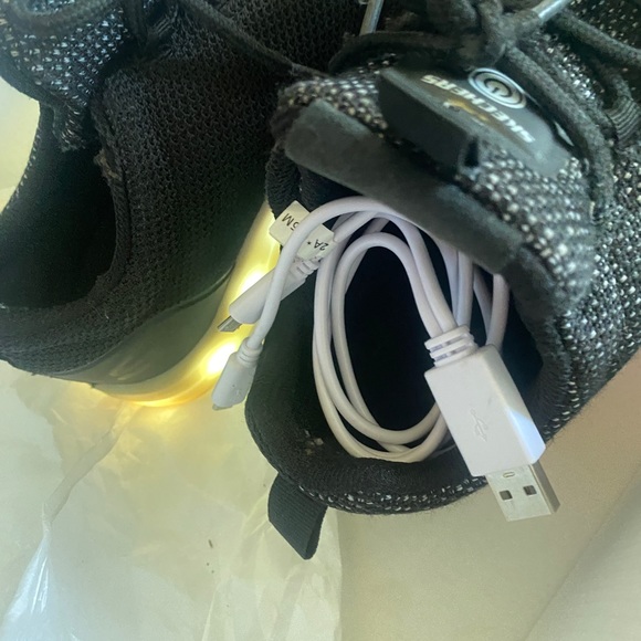 Sketchers light up boys shoes - Picture 5 of 5